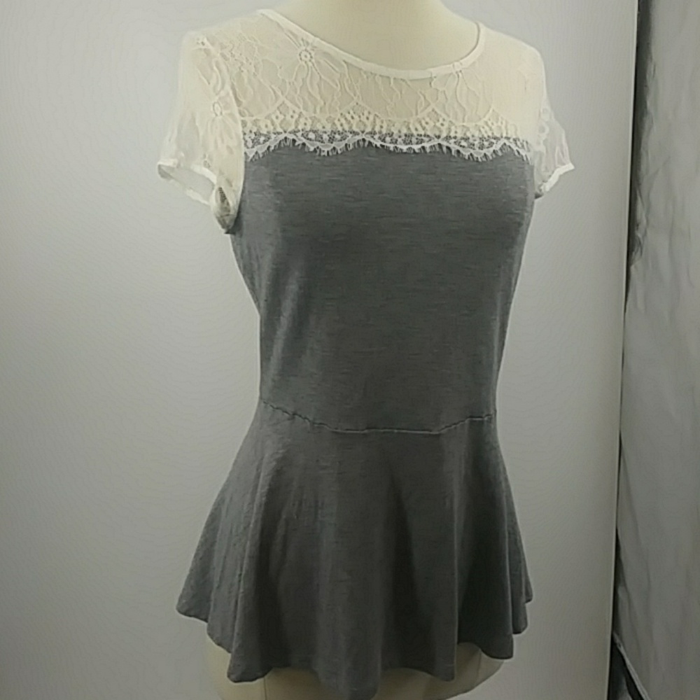 Kensie gray knit top w lace-sz M